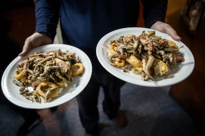 La picada de mariscos es uno de los platos más pedidos.