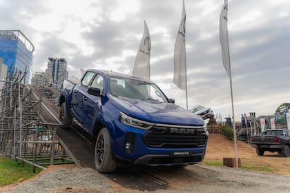 La pick-up Dajota en acción en la pista off-road de la Exposición Rural de Palermo.