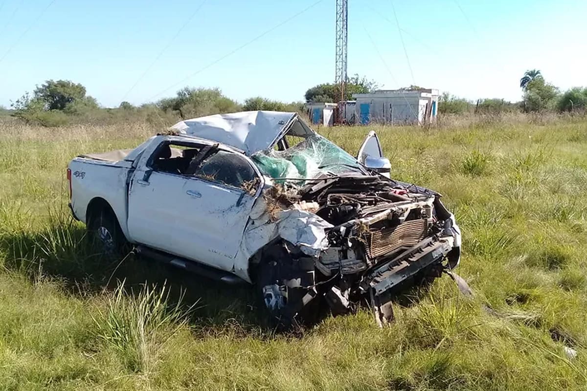 La pick up Ford que participó del choque quedó destruida