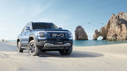 La pickup tiene tecnología híbrida enchufable
