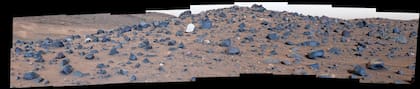 La piedra blanca, diferente al resto, resalta por su composición y tonalidad
