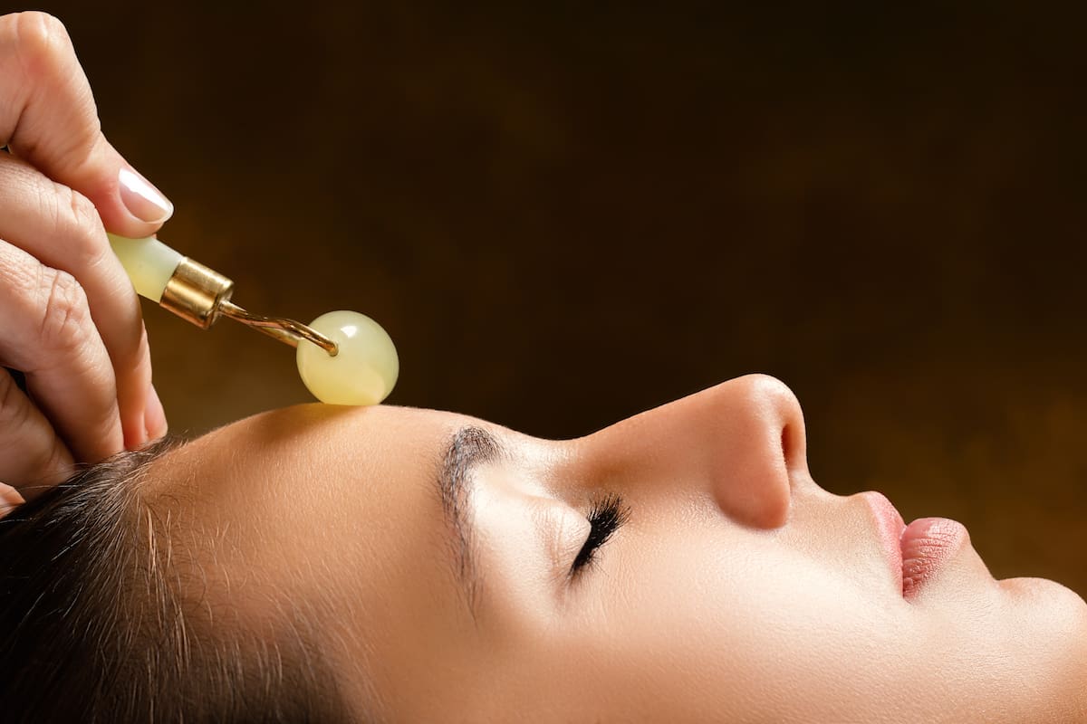 La piedra de jade es el nuevo chiche de los tratamientos de belleza. Qué es y para qué sirve