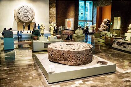 La Piedra de Tízoc dentro de una de las salas del Museo Nacional de Antropología, en Ciudad de México