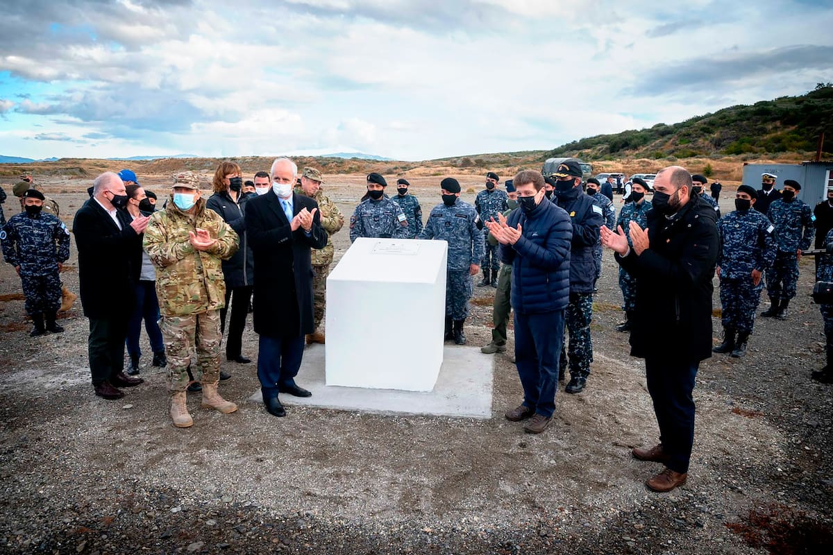 La piedra fundamental de la Base Naval Integrada, colocada en Ushuaia en marzo de 2022, en la gestión ministerial de Jorge Taiana