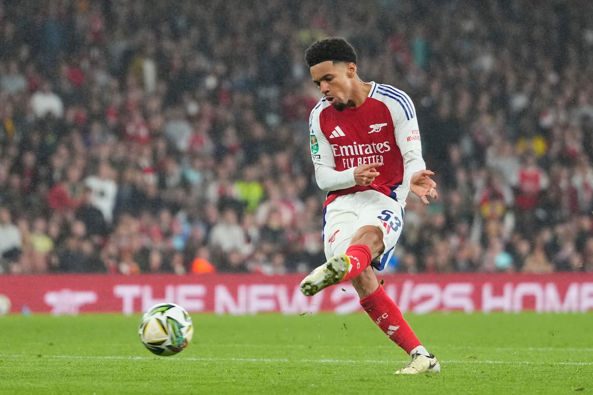 La pierna izquierda es una de las virtudes de Ethan Nwaneri, a quien comienza a disfrutar la primera división de Arsenal; a los 17, el atacante va ganando espacio en el equipo de Londres.