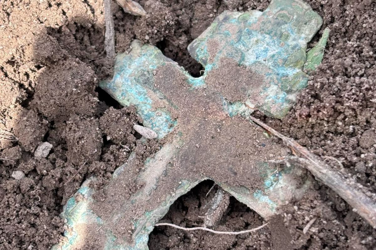 La pieza fue hallada por un explorador aficionado que recorría un campo con su detector de metales