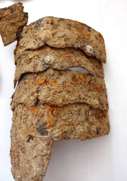 La pieza histórica se encuentra corroída por el tiempo que pasó bajo tierra