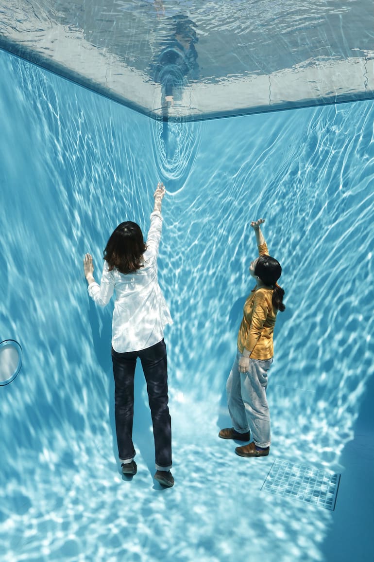 Detalle de La pileta (1999), Leandro Erlich