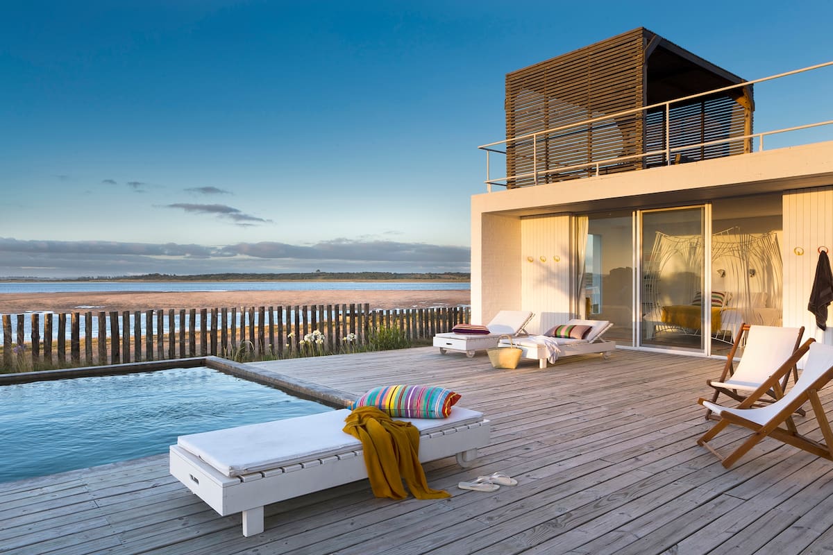 Entre el mar y la laguna, la arquitectura exacta del argentino Diego Montero más allá de Punta del Este.