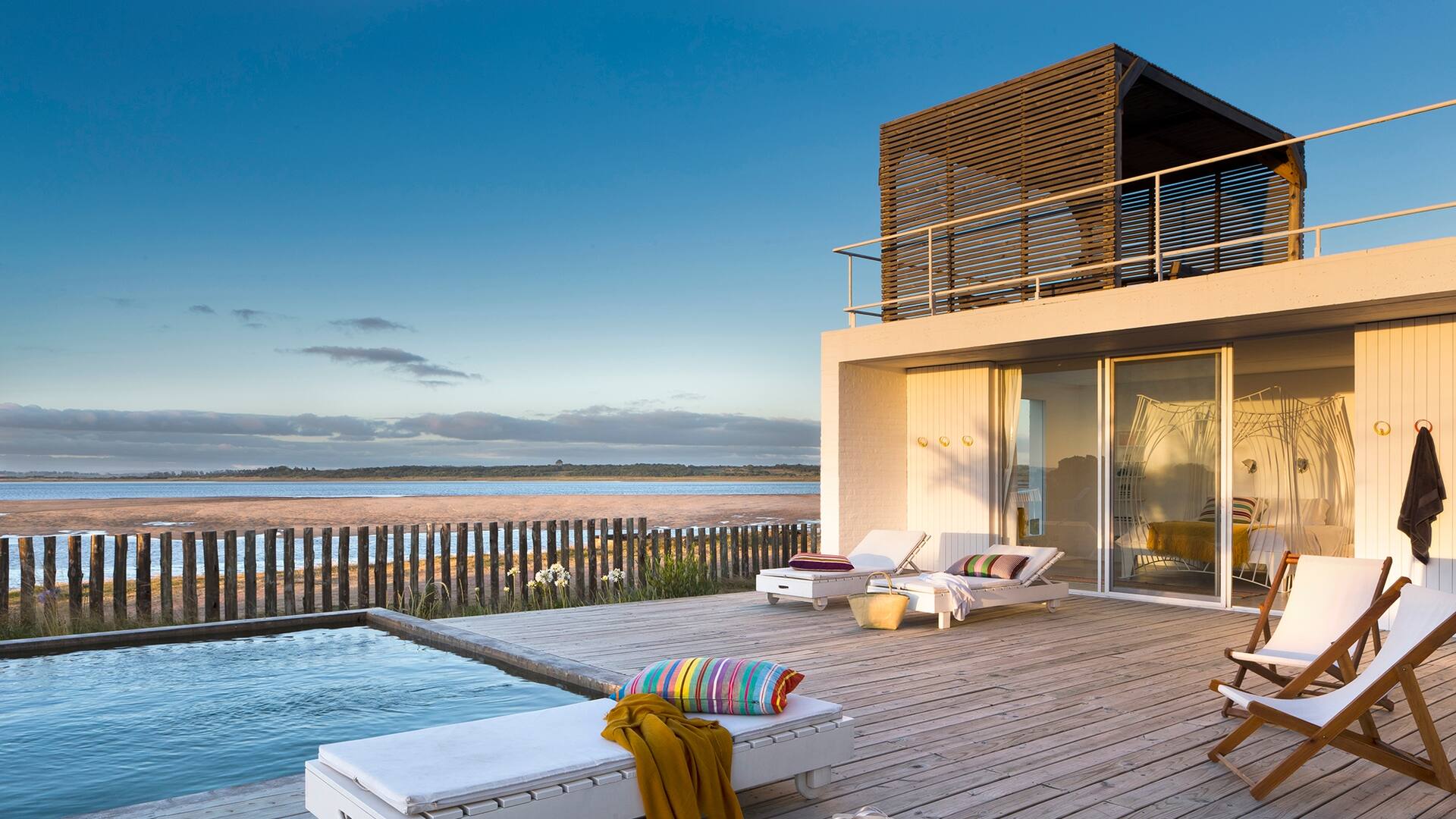 Entre el mar y la laguna, la arquitectura exacta del argentino Diego Montero más allá de Punta del Este.