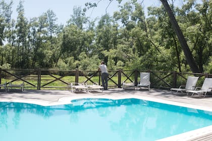 La pileta de la Becasina Delta Lodge.