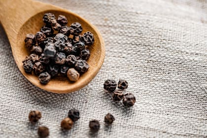 La pimienta negra es rica en fibra, en vitaminas A, B3, B6 y E y en minerales como hierro, calcio y potasio