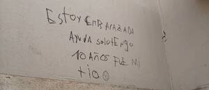Un fuerte mensaje apareció en un baño de San Juan y desató una investigación por un posible abuso