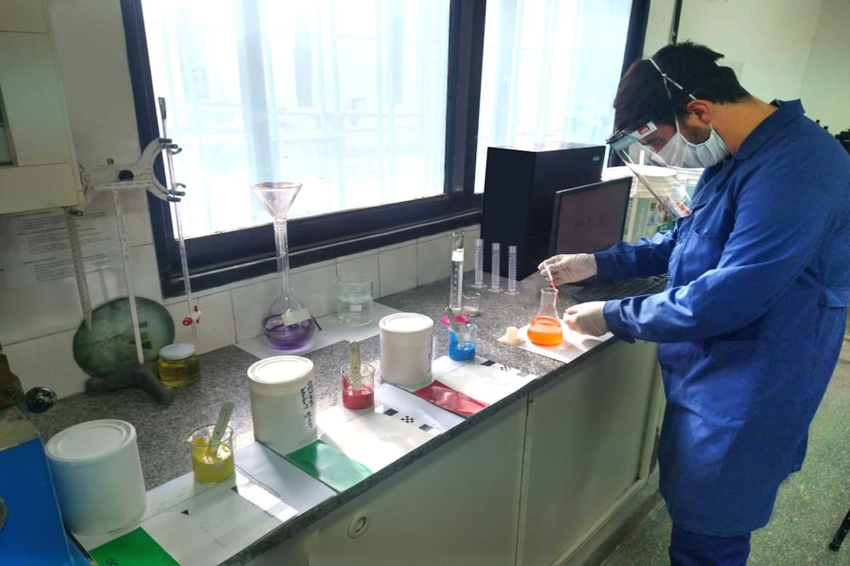 La pintura de Best Paint contiene un agente antimicrobiano que le otorgan un poder antise´ptico total y eterno que elimina virus, bacterias y hongos