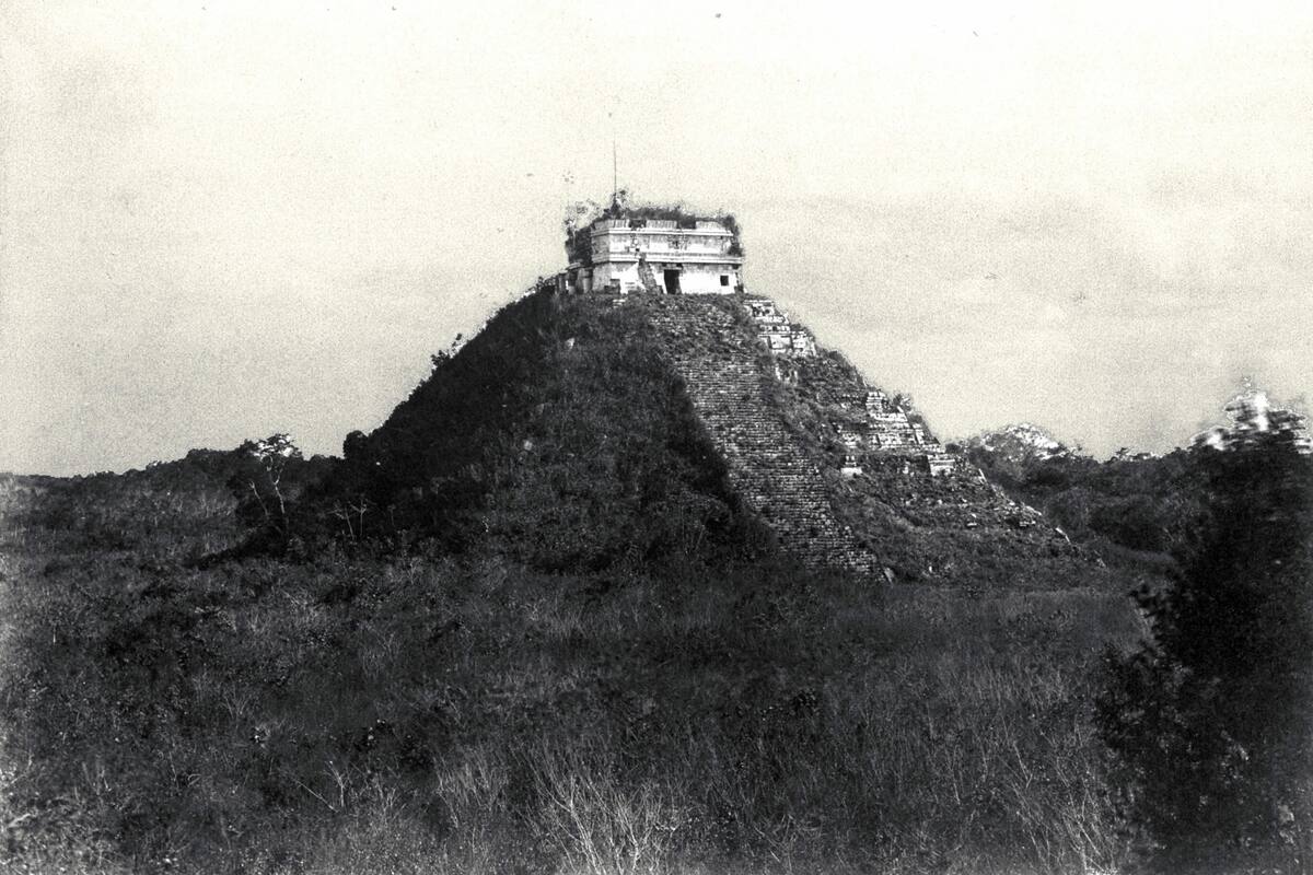 La pirámide de Chichén Itzá, conocida como El Castillo, permaneció cubierta por la vegetación hasta su identificación definitiva en el siglo XIX