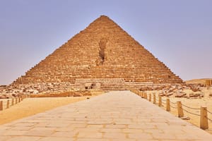 La pirámide de Micerino, la más pequeña de las tres que conforman Giza.