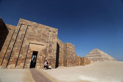 La pirámide escalonada de Djoser es la más antigua de Egipto; fue construida hace 4700 años, y ahora fue reabierta después de 14 años de restauraciones