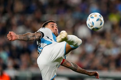 La pirueta de Nicolás Otamendi para darle el triunfo a la selección argentina ante Paraguay