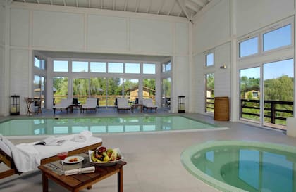 La piscina cubierta del Delta Eco Spa en Tigre.
