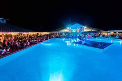 La piscina de noche