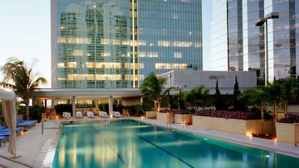 La piscina de Brickell Arch, uno de los rincones más atractivos del hotel