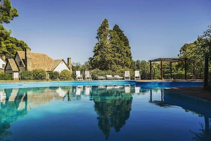 La piscina de la estancia Cerro de la Cruz, de Sierra de la Ventana.