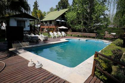 La piscina de las cabañas Alpenhaus, en el Delta.