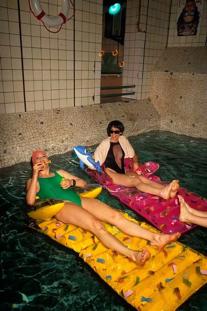 La piscina era uno de los principales escenarios de desmesura en la disco parisina