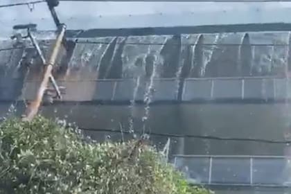 La piscina se encuentra en la Colonia Roma, barrio próximo al centro de la ciudad de México, y las imágenes del desborde de la piscina fue una de las tantas que se registraron del terremoto que sacudió el país