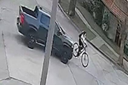 Arrolló a una joven estudiante en bicicleta y escapó: su familia pide ayuda para identificarlo - Image 3