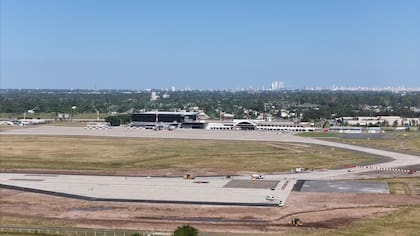 La pista de 3.000 metros, repavimentada en un 90 días, es ahora la segunda más grande del país, solo superada por la de Ezeiza.
