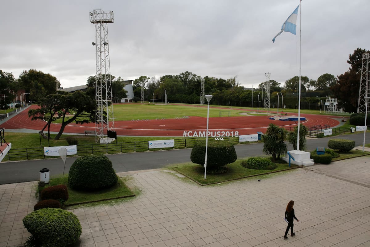 La pista de atletismo del Cenard