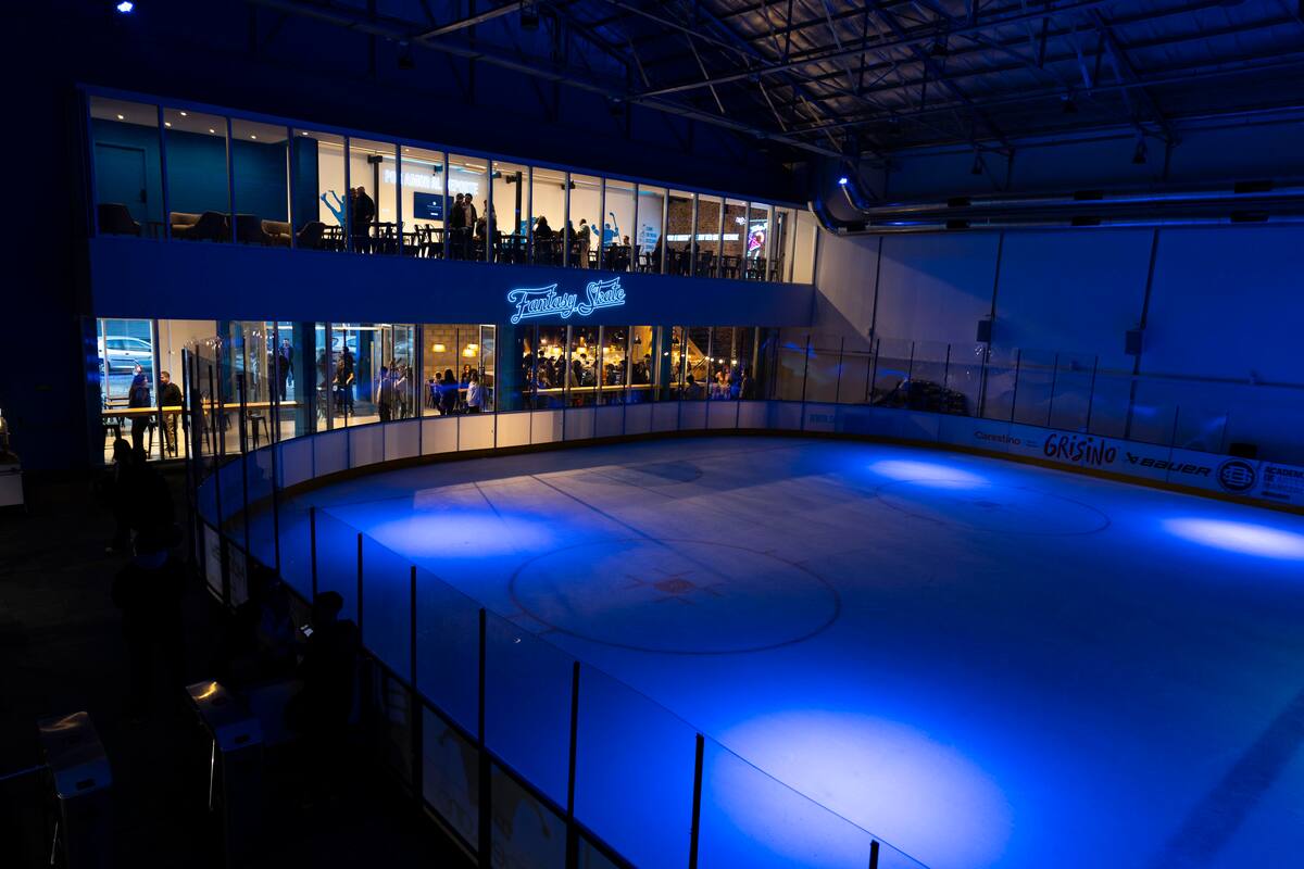 La pista tiene una superficie de 20 por 40 metros