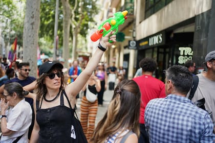 La pistola de agua: un llamativo símbolo de protesta en Barcelona