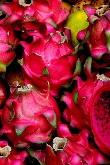 La pitahaya se puede consumir en ensalada de fruta, licuados, jugos y hasta en postres