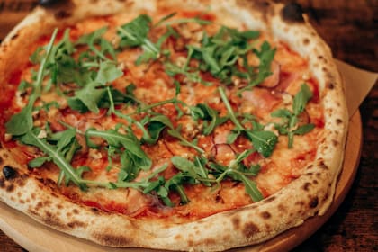 La pizza frita es una opción sencilla para compartir en familia sin utilizar el horno (imagen ilustrativa)