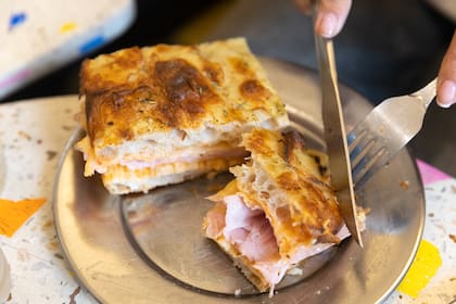 La pizza-sándwich Trastevere, una joyita del lugar.