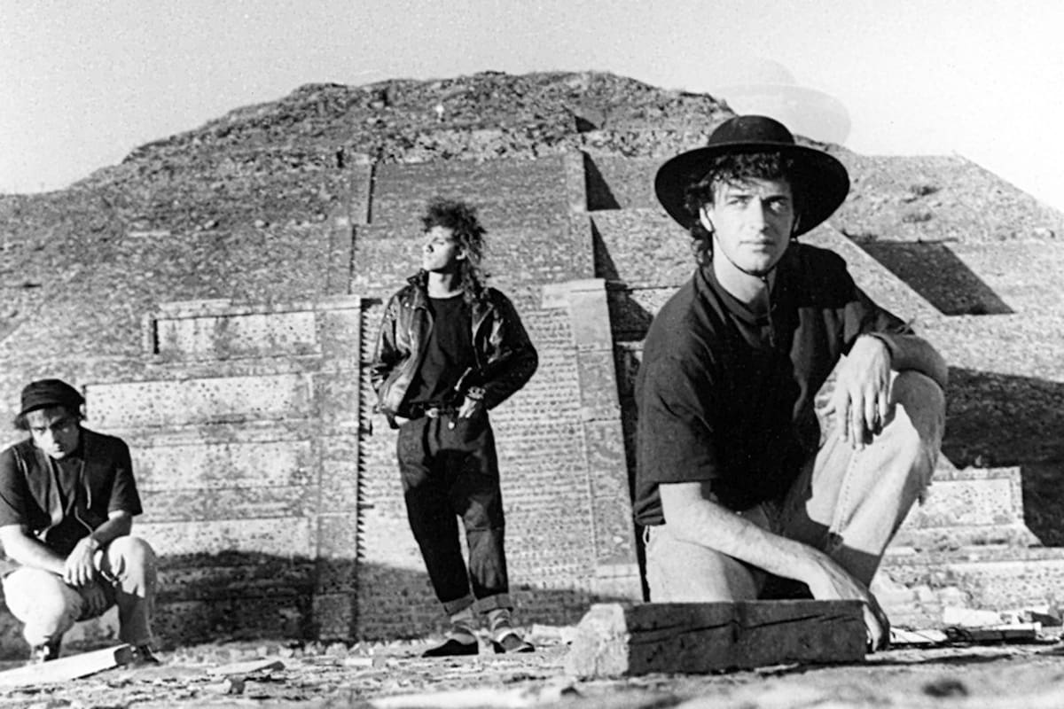 La placa, editada en septiembre de 1988, cimentó la proyección internacional de la banda integrada por Gustavo Cerati, Zeta Bosio y Charly Alberti