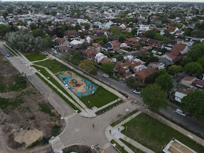 La planificación de las áreas residenciales incluye diferentes tipologías habitacionales, desde lotes destinados a viviendas particulares hasta sectores previstos para construcciones multifamiliares
