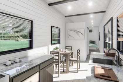 La planta baja está equipada con una cocina, un baño, un dormitorio y sala de estar