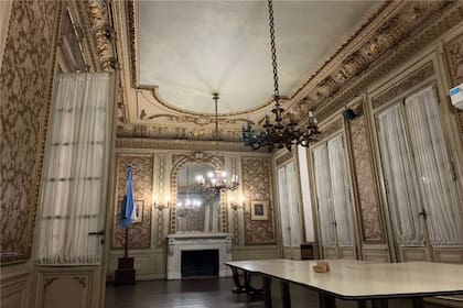 La planta baja tiene una amplia sala de reuniones