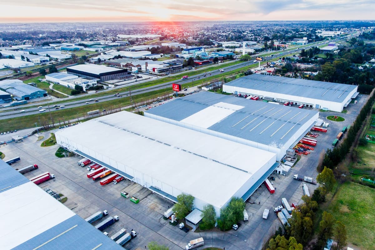 La planta CyPE de la empresa Andreani es donde se reciben y fraccionan las vacunas de Sinopharm y AstraZeneca