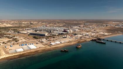 La planta de aluminio de Aluar en las costas de Puerto Madryn, Chubut