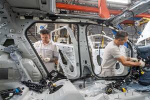 La planta de El Palomar de Stellantis recibirá un nuevo modelo, el Peugeot 2008