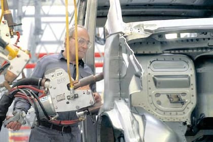 La planta de Mercedes-Benz, en González Catán, es una de las afectadas por las crisis económica internacional