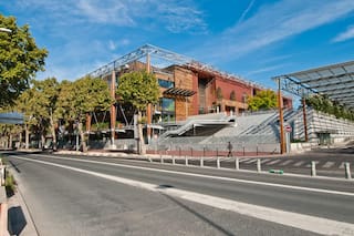 La planta incineración cerca de la Torre Eiffel que es modelo para la Ceamse