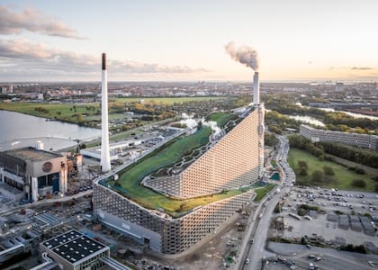 La planta de residuos que es a la vez una pista de esquí (BIG)