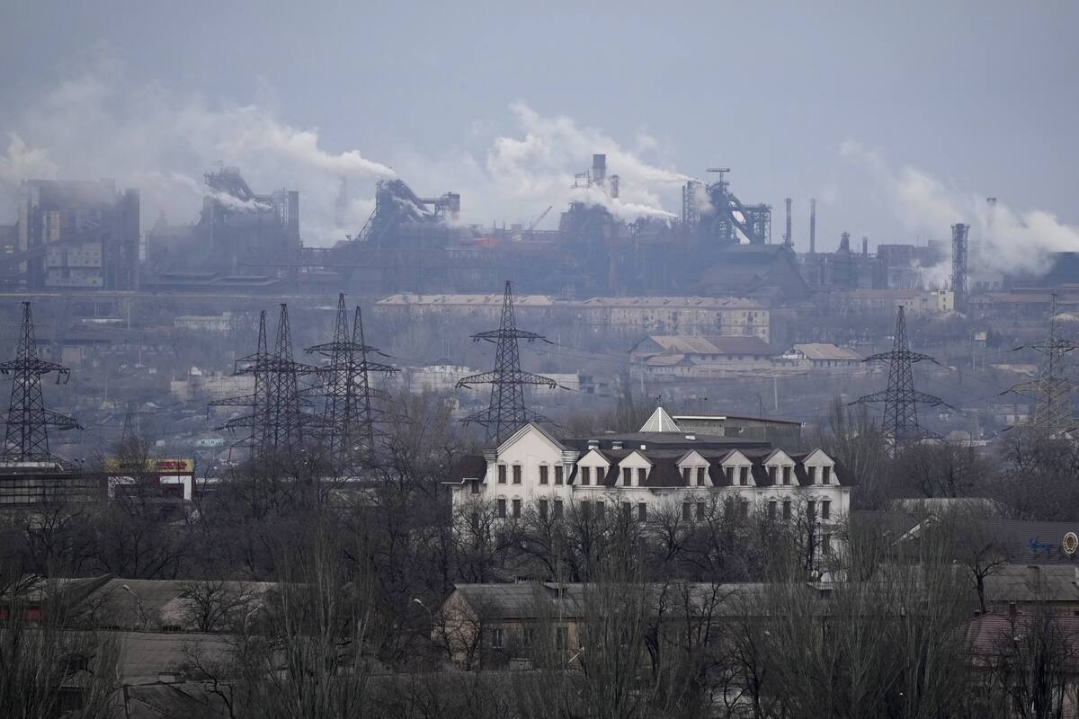 La planta metalúrgica de Azovstal se ve en las afueras de la ciudad de Mariupol, Ucrania, el jueves 24 de febrero de 2022