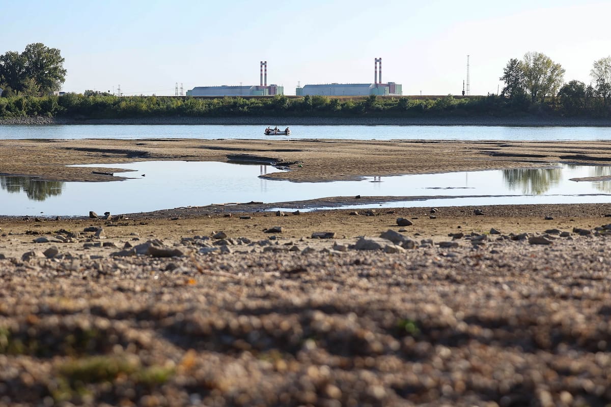 La planta nuclear cerca de Paks, Hungría
