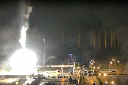La planta nuclear de Zaporizhzhia durante el ataque